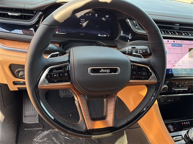 Jeep Grand Cherokee Vehicle Full-screen Gallery Image 27