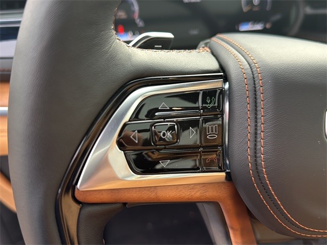 Jeep Grand Cherokee Vehicle Full-screen Gallery Image 9