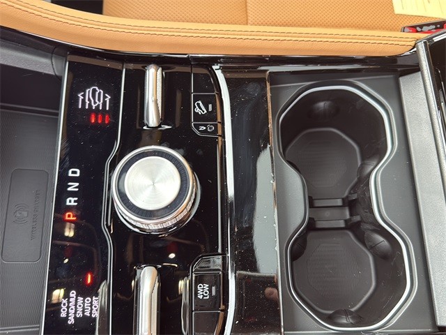 Jeep Grand Cherokee Vehicle Full-screen Gallery Image 19