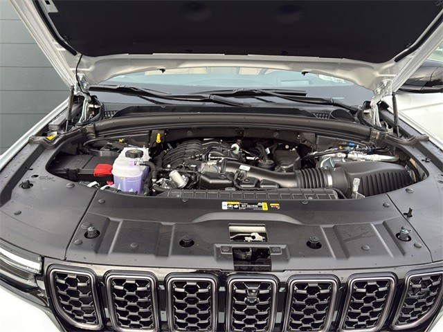 Jeep Grand Cherokee Vehicle Full-screen Gallery Image 27