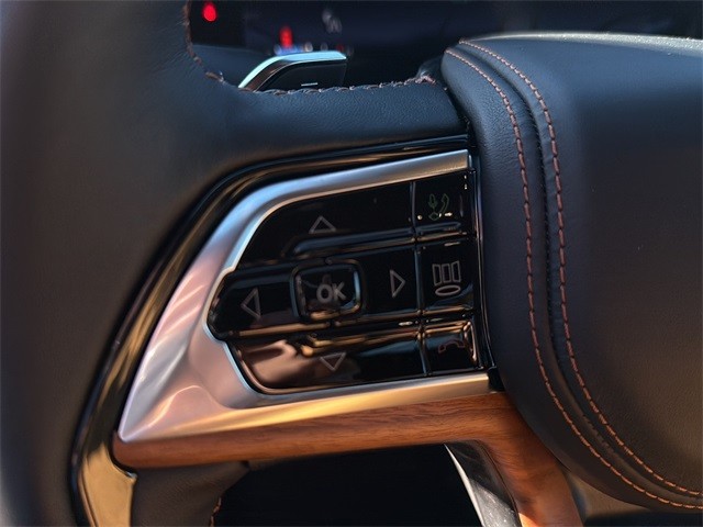 Jeep Grand Cherokee Vehicle Full-screen Gallery Image 9