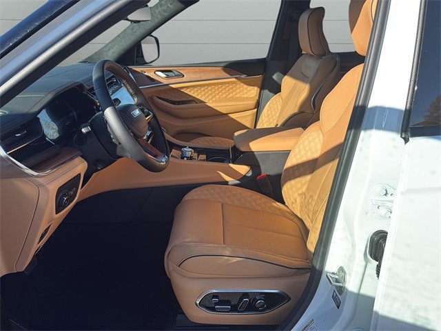 Jeep Grand Cherokee Vehicle Full-screen Gallery Image 10