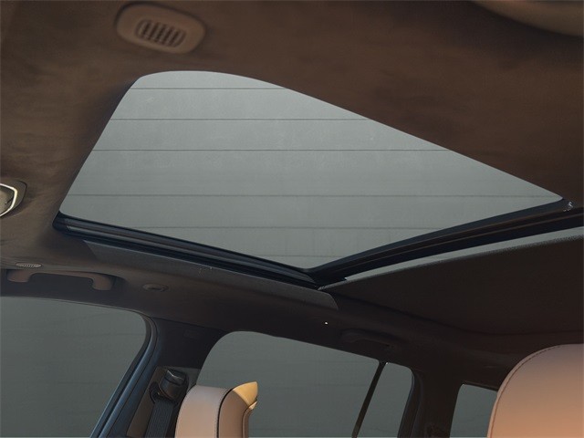 Jeep Grand Cherokee Vehicle Full-screen Gallery Image 16