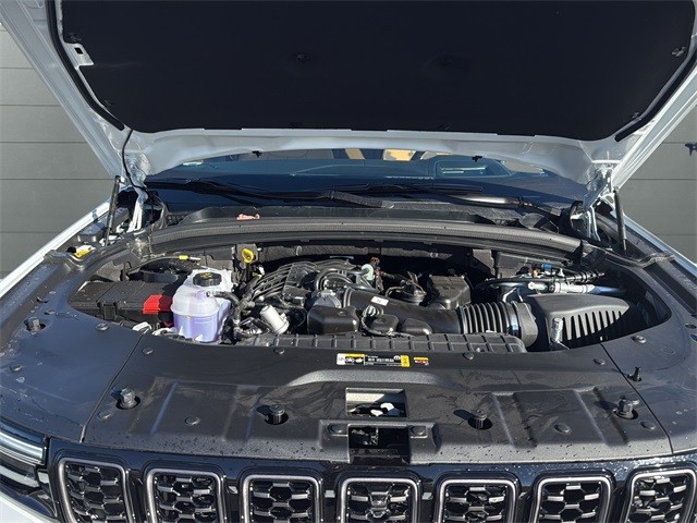 Jeep Grand Cherokee Vehicle Full-screen Gallery Image 20