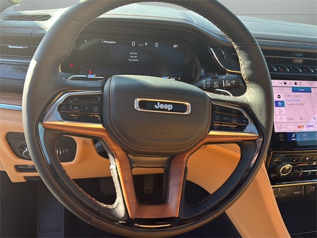 Jeep Grand Cherokee Vehicle Full-screen Gallery Image 27