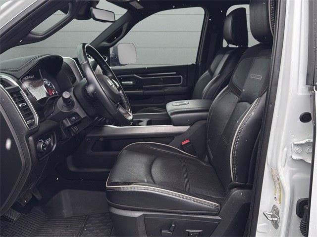 Ram 3500 Vehicle Full-screen Gallery Image 10