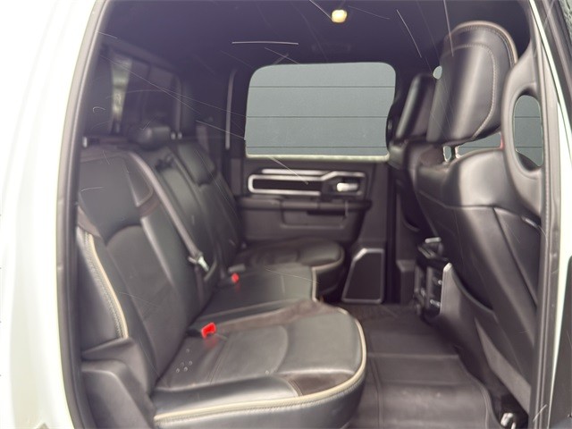 Ram 3500 Vehicle Full-screen Gallery Image 14