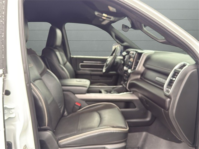 Ram 3500 Vehicle Full-screen Gallery Image 15