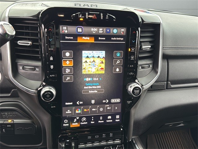 Ram 3500 Vehicle Full-screen Gallery Image 19