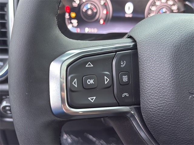 Ram 3500 Vehicle Full-screen Gallery Image 9