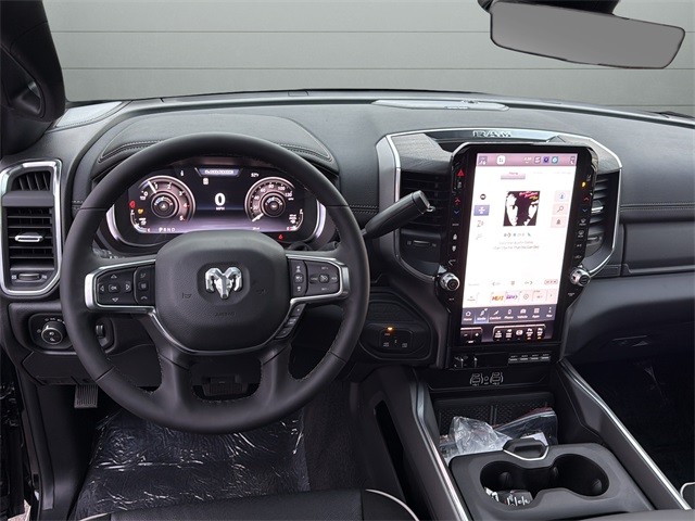 Ram 3500 Vehicle Full-screen Gallery Image 12