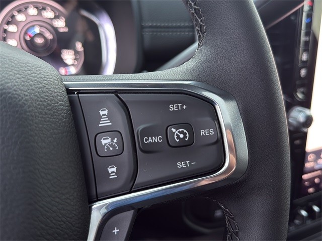 Ram 3500 Vehicle Full-screen Gallery Image 19