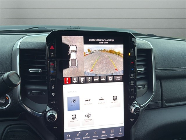 Ram 3500 Vehicle Full-screen Gallery Image 22