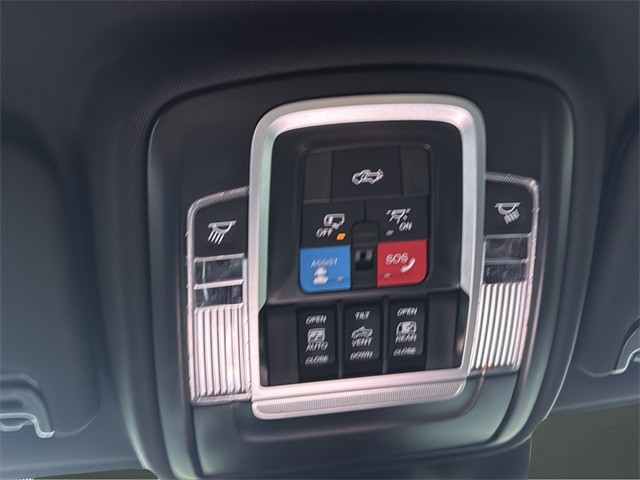 Ram 3500 Vehicle Full-screen Gallery Image 23