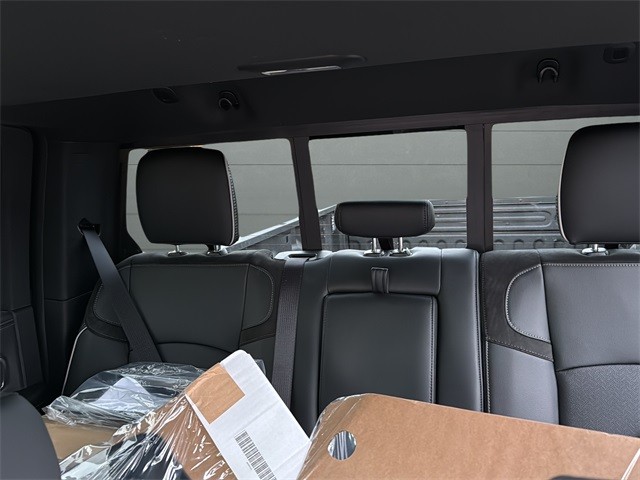 Ram 3500 Vehicle Full-screen Gallery Image 27