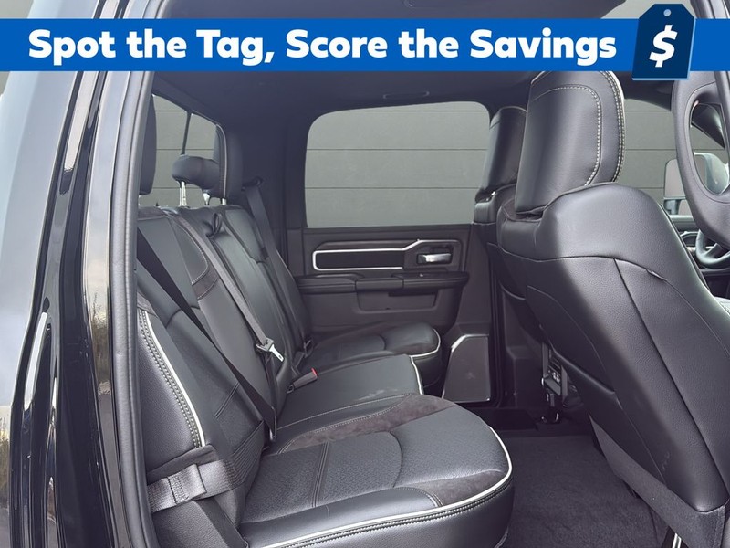 Ram 3500 Vehicle Full-screen Gallery Image 14