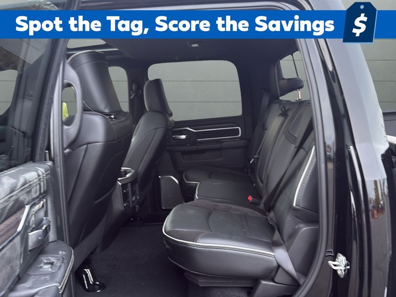 Ram 3500 Vehicle Full-screen Gallery Image 17