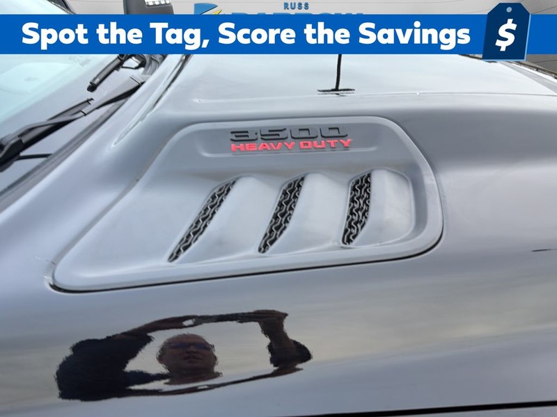 Ram 3500 Vehicle Full-screen Gallery Image 32