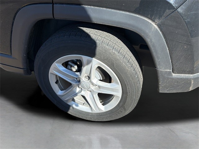 Jeep Compass Vehicle Full-screen Gallery Image 10