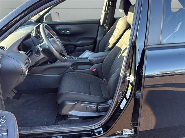 Honda HR-V Vehicle Full-screen Gallery Image 10