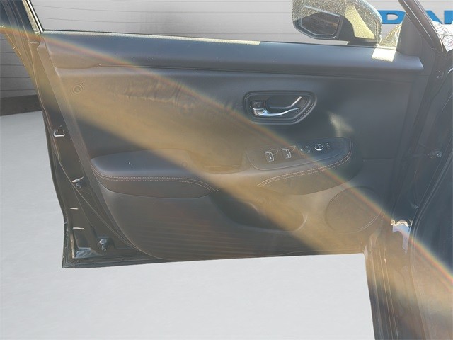 Honda HR-V Vehicle Full-screen Gallery Image 11