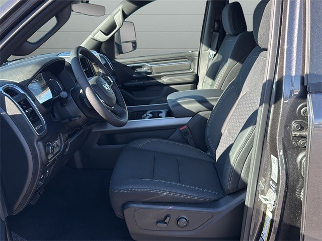 Ram 1500 Vehicle Full-screen Gallery Image 10