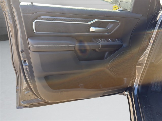 Ram 1500 Vehicle Full-screen Gallery Image 11