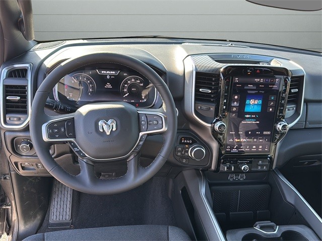 Ram 1500 Vehicle Full-screen Gallery Image 12