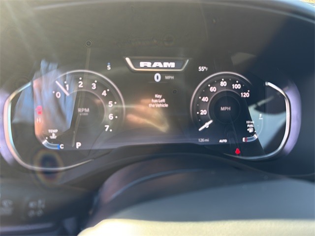 Ram 1500 Vehicle Full-screen Gallery Image 13