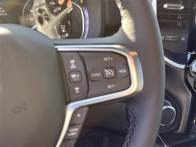 Ram 1500 Vehicle Full-screen Gallery Image 18
