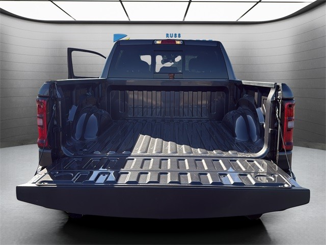 Ram 1500 Vehicle Full-screen Gallery Image 24