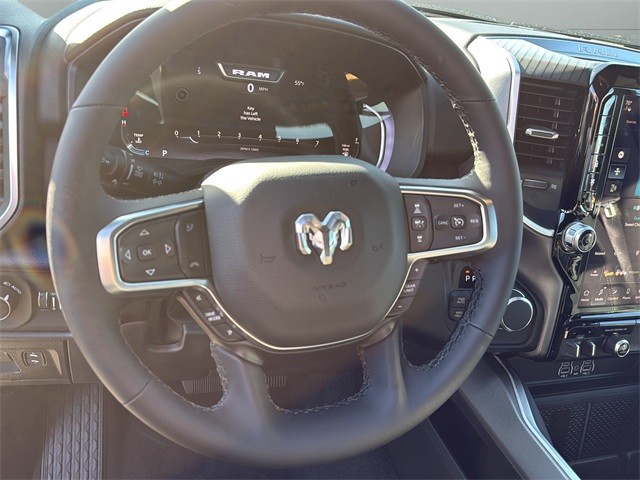 Ram 1500 Vehicle Full-screen Gallery Image 25