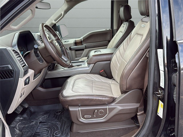 Ford F-150 Vehicle Full-screen Gallery Image 10