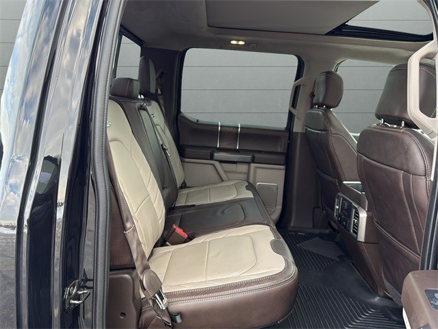 Ford F-150 Vehicle Full-screen Gallery Image 14