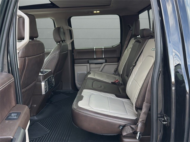 Ford F-150 Vehicle Full-screen Gallery Image 17