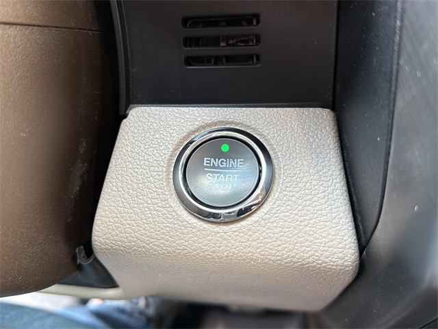 Ford F-150 Vehicle Full-screen Gallery Image 24