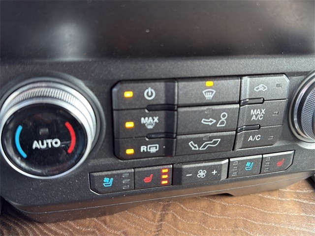 Ford F-150 Vehicle Full-screen Gallery Image 28