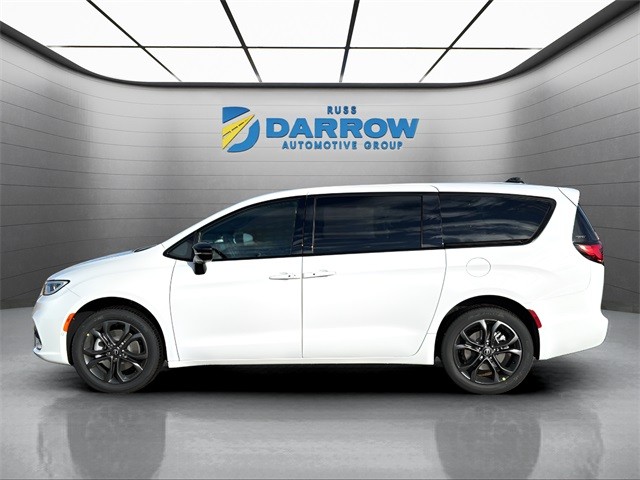 Chrysler Pacifica Vehicle Full-screen Gallery Image 2