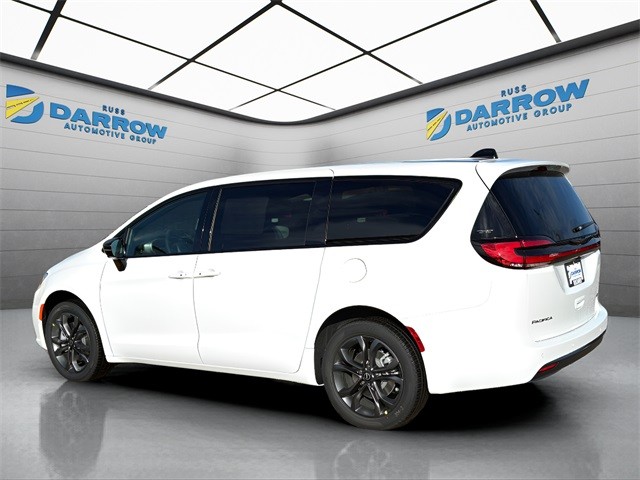 Chrysler Pacifica Vehicle Full-screen Gallery Image 3