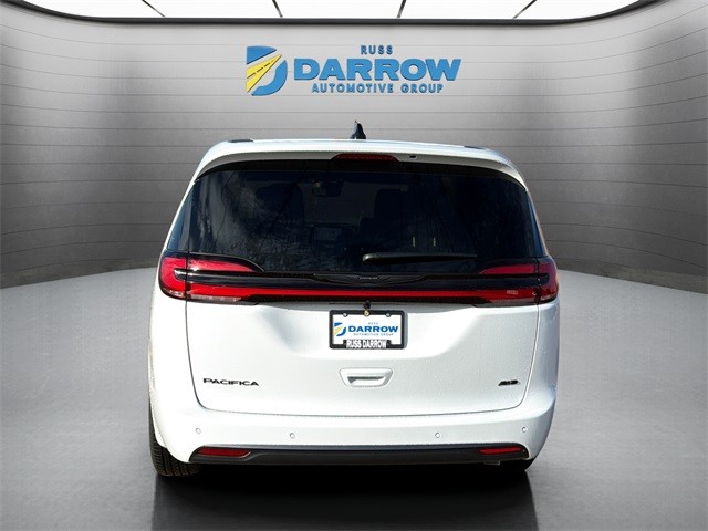 Chrysler Pacifica Vehicle Full-screen Gallery Image 4