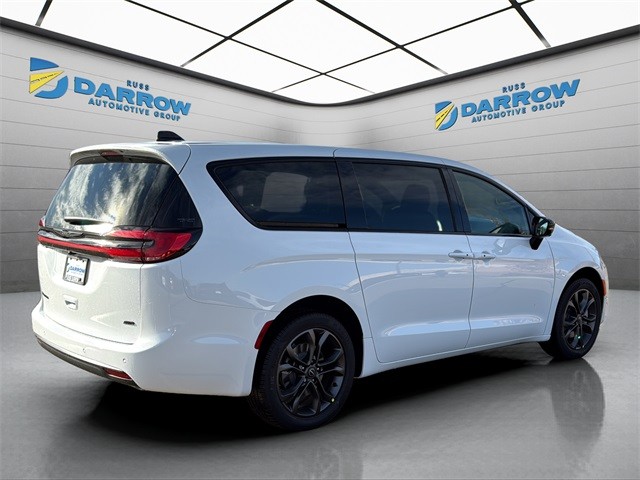 Chrysler Pacifica Vehicle Full-screen Gallery Image 5