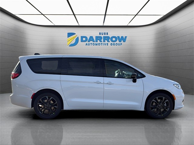 Chrysler Pacifica Vehicle Full-screen Gallery Image 6