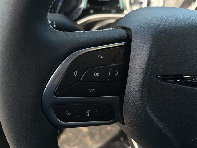 Chrysler Pacifica Vehicle Full-screen Gallery Image 9