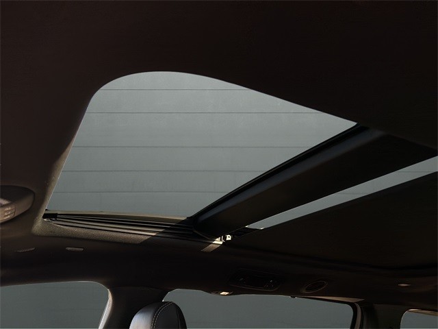 Chrysler Pacifica Vehicle Full-screen Gallery Image 16