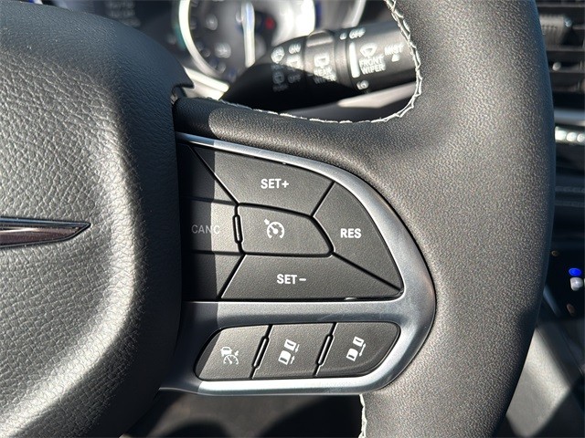 Chrysler Pacifica Vehicle Full-screen Gallery Image 18