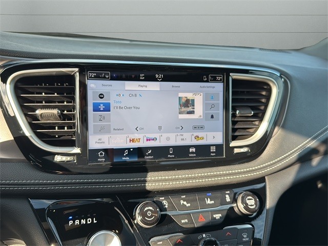 Chrysler Pacifica Vehicle Full-screen Gallery Image 20