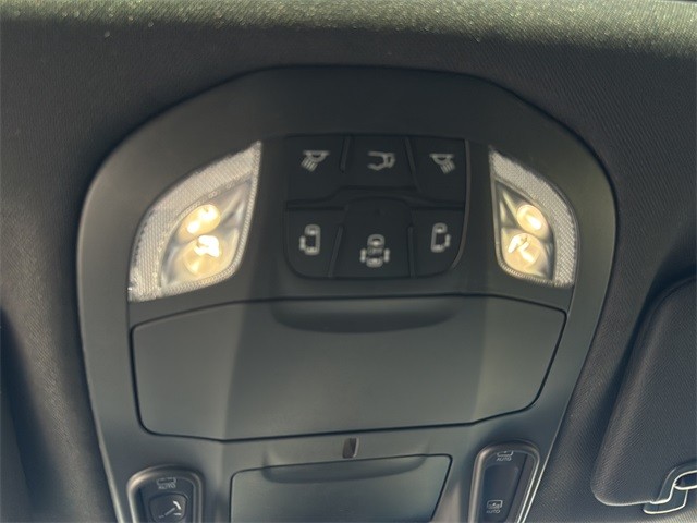 Chrysler Pacifica Vehicle Full-screen Gallery Image 22