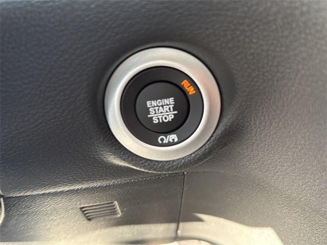 Chrysler Pacifica Vehicle Full-screen Gallery Image 23