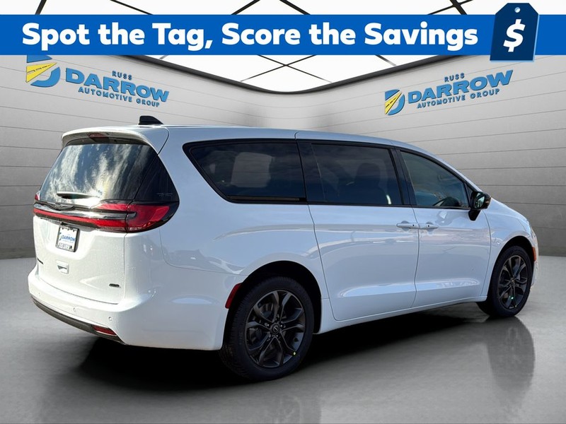 Chrysler Pacifica Vehicle Full-screen Gallery Image 5