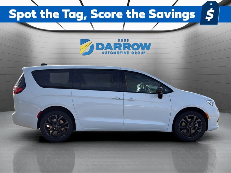 Chrysler Pacifica Vehicle Full-screen Gallery Image 6